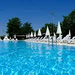 Gardenland Üdülőpark 4*