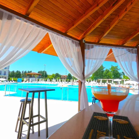 Gardenland База отдыха 4*