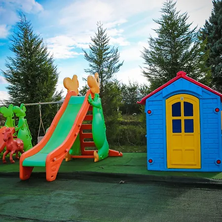 Aldeamento Turístico Gardenland 4*